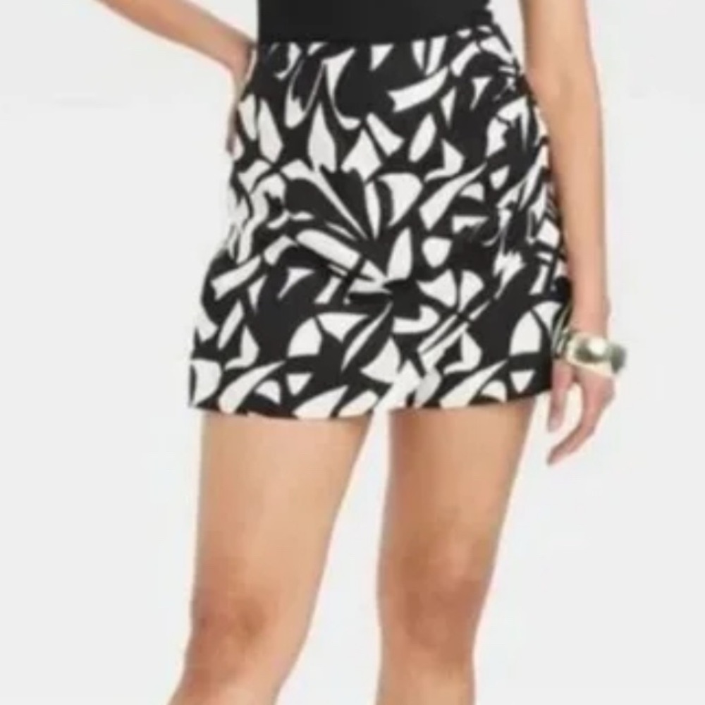 A New Day Linen Blend Black and White Abstract Print Wrap Front Skort like new!
